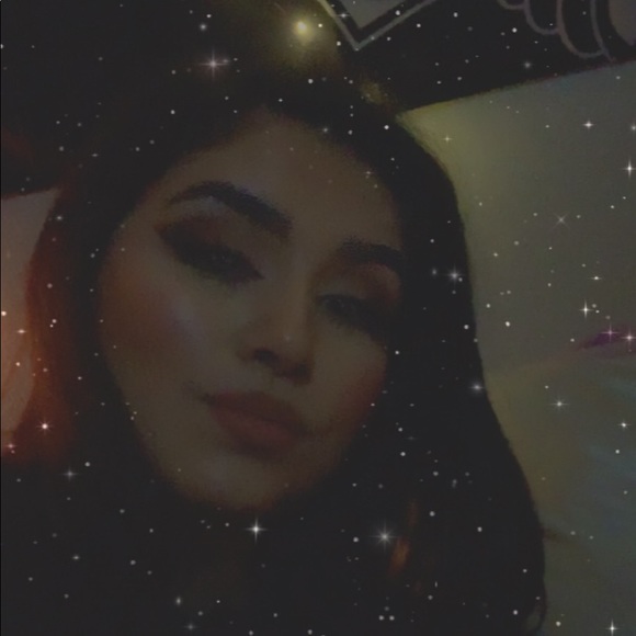 Meet your Posher, Allisa - Picture 2 of 5